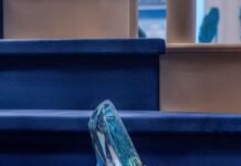 Disney e Swarovski celebram 20 anos de colaboração com ocupação especial da Corner Shop da Selfridges