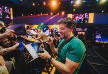 Misha Collins é reverenciado na CCXP25