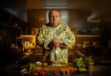 Erick Jacquin estreia nova temporada de ‘Pesadelo na Cozinha’ e degusta menus temperados com crise em quatro estados brasileiros