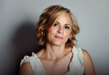 Indicada ao Emmy, Amy Sedaris junta-se a Ben Stiller e Benicio del Toro em ‘Protective Custody’, nova comédia do Apple TV