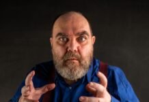 O que faz a música transformar uma cena de cinema? André Abujamra revela tudo sobre o tema em aula gratuita de laboratório de cinema