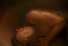 COM TRAILER! Chegou: ‘Cara-de-Barro’, primeiro terror da DC Studios, estreia nos cinemas brasileiros
